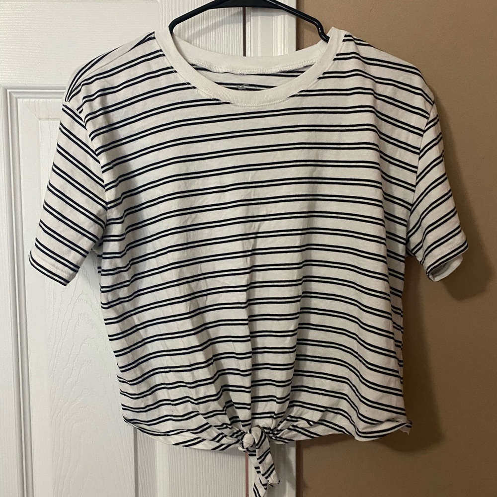 Black and white crop top. Hollister Brand. Size M